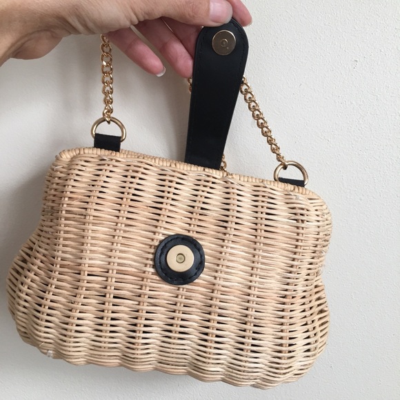 Wicker Clam Shell Purse - Picture 8 of 16